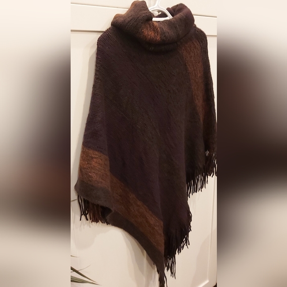Shalimar Accessories poncho - Picture 10 of 12